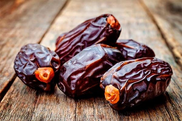 خرما پیارم هرمزگان محصولی سفارشی و دست چین شده از بهترین نخلستان ها